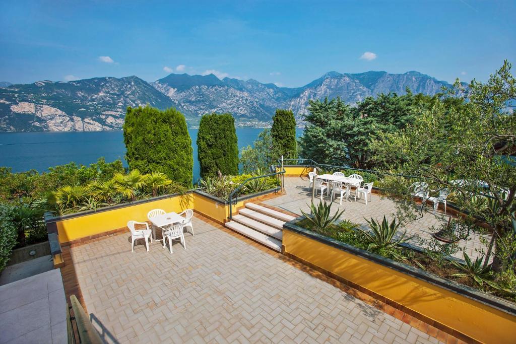 Residence Parco Lago Di Garda Мальчезине Экстерьер фото