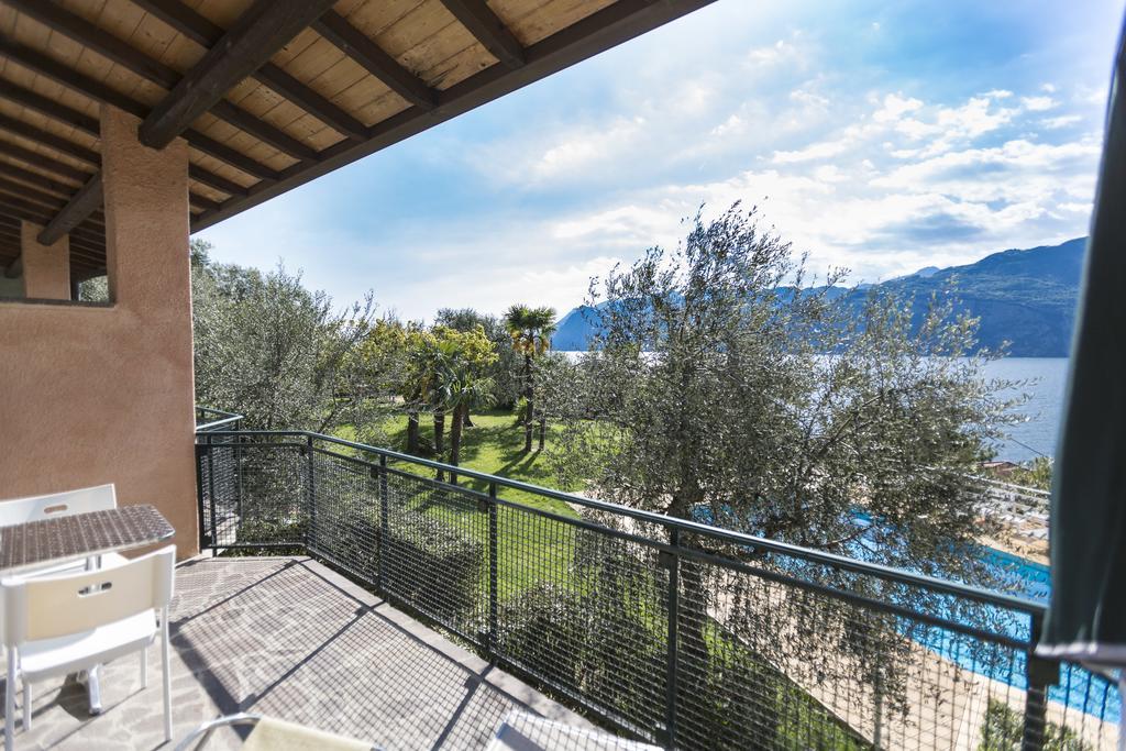 Residence Parco Lago Di Garda Мальчезине Экстерьер фото
