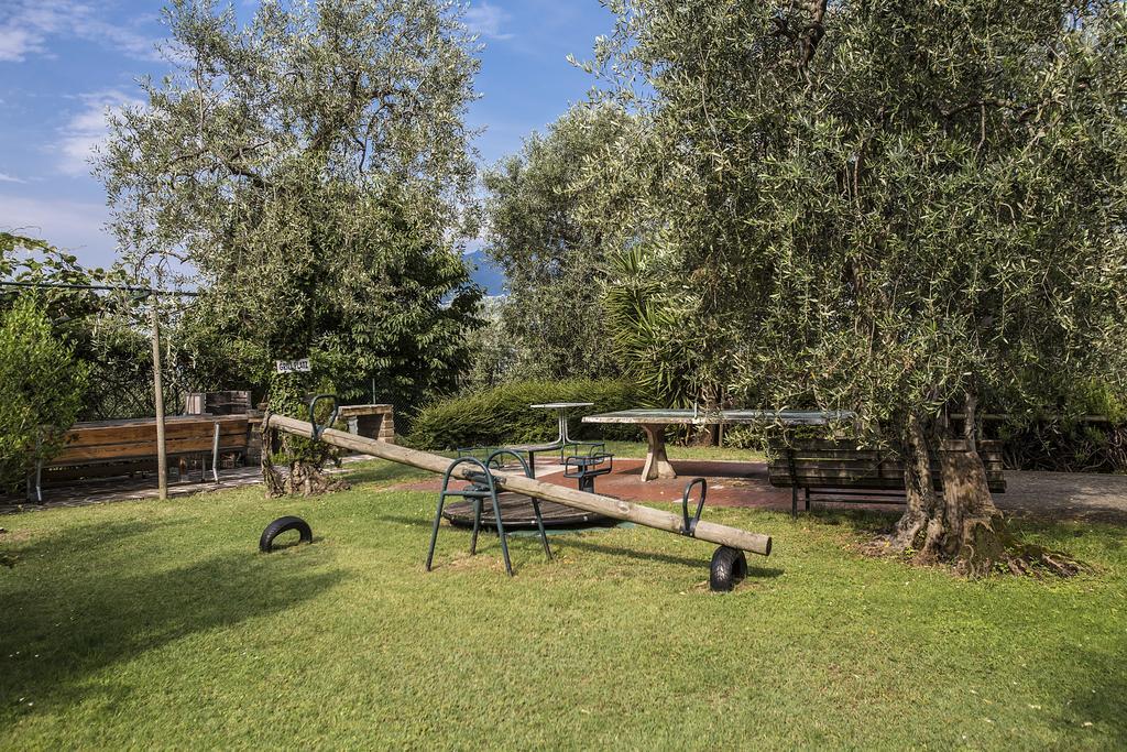Residence Parco Lago Di Garda Мальчезине Экстерьер фото