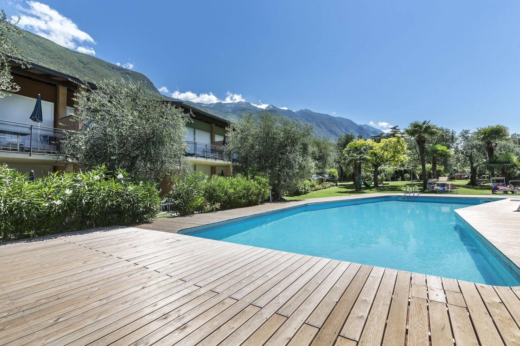 Residence Parco Lago Di Garda Мальчезине Экстерьер фото