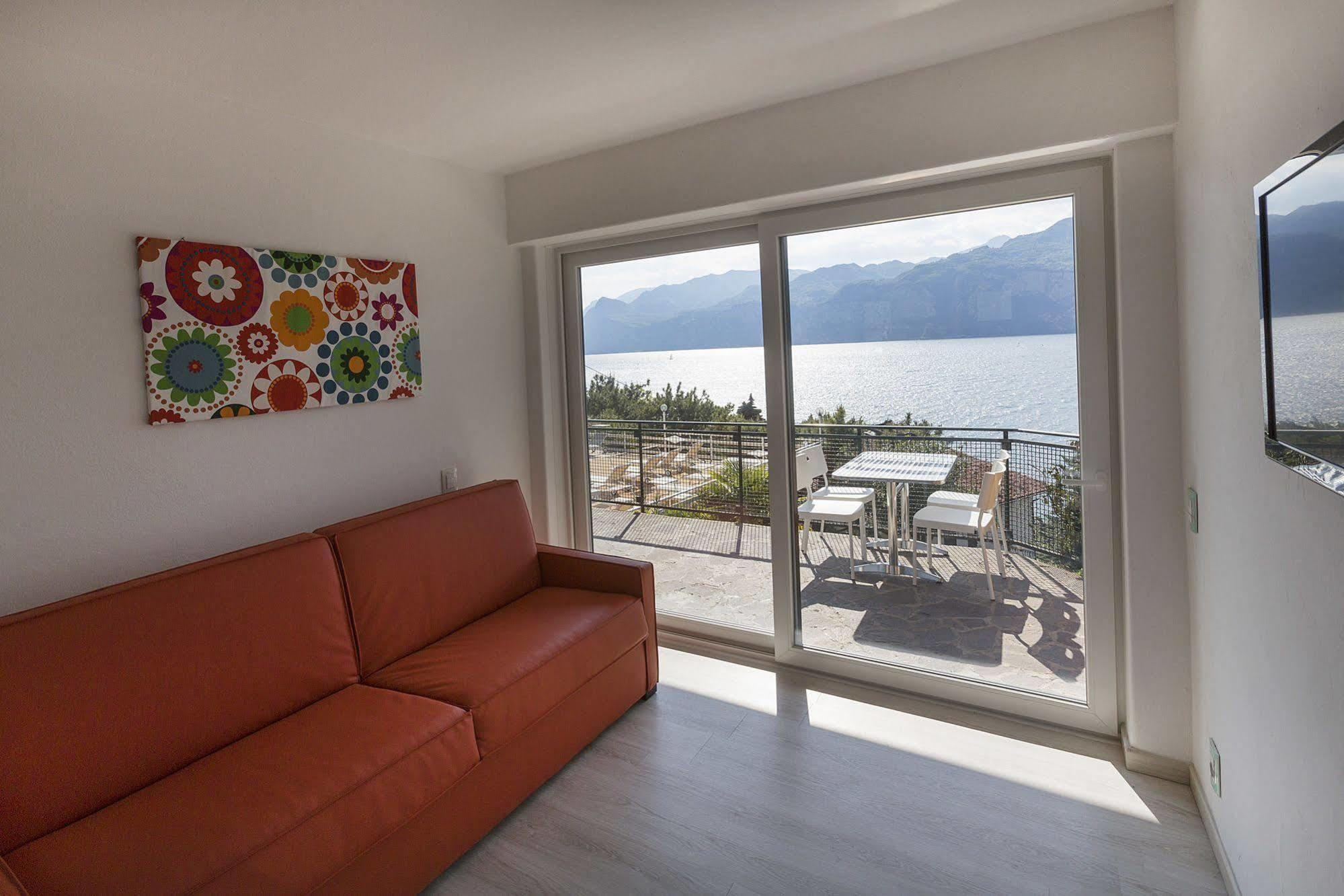 Residence Parco Lago Di Garda Мальчезине Экстерьер фото