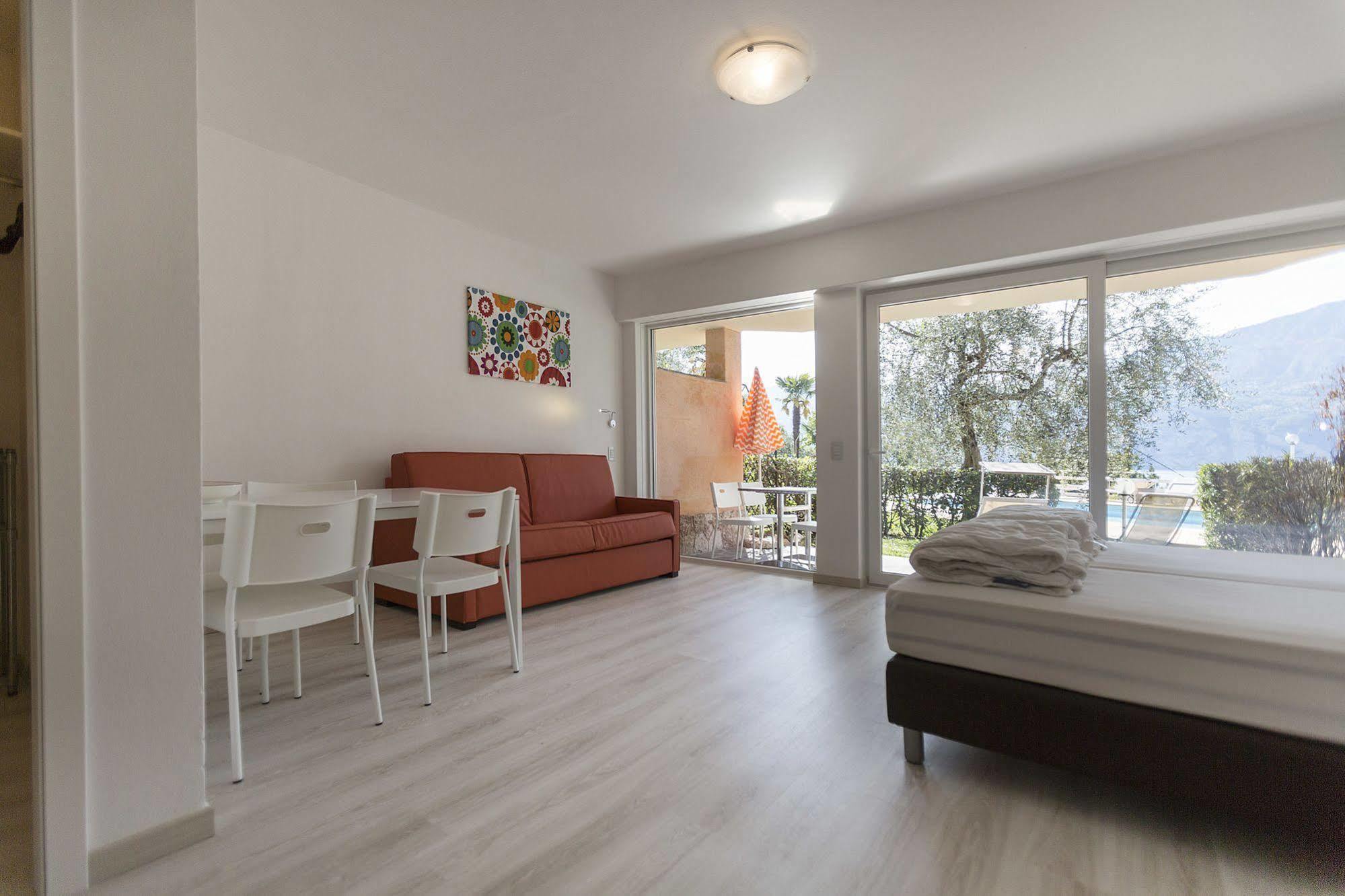 Residence Parco Lago Di Garda Мальчезине Экстерьер фото