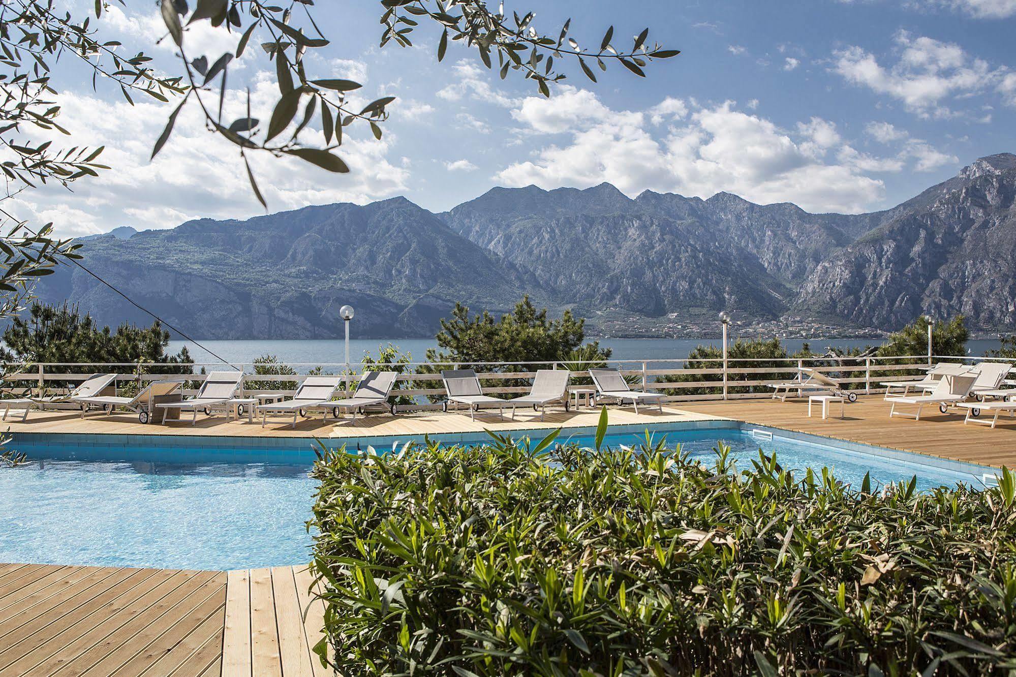 Residence Parco Lago Di Garda Мальчезине Экстерьер фото