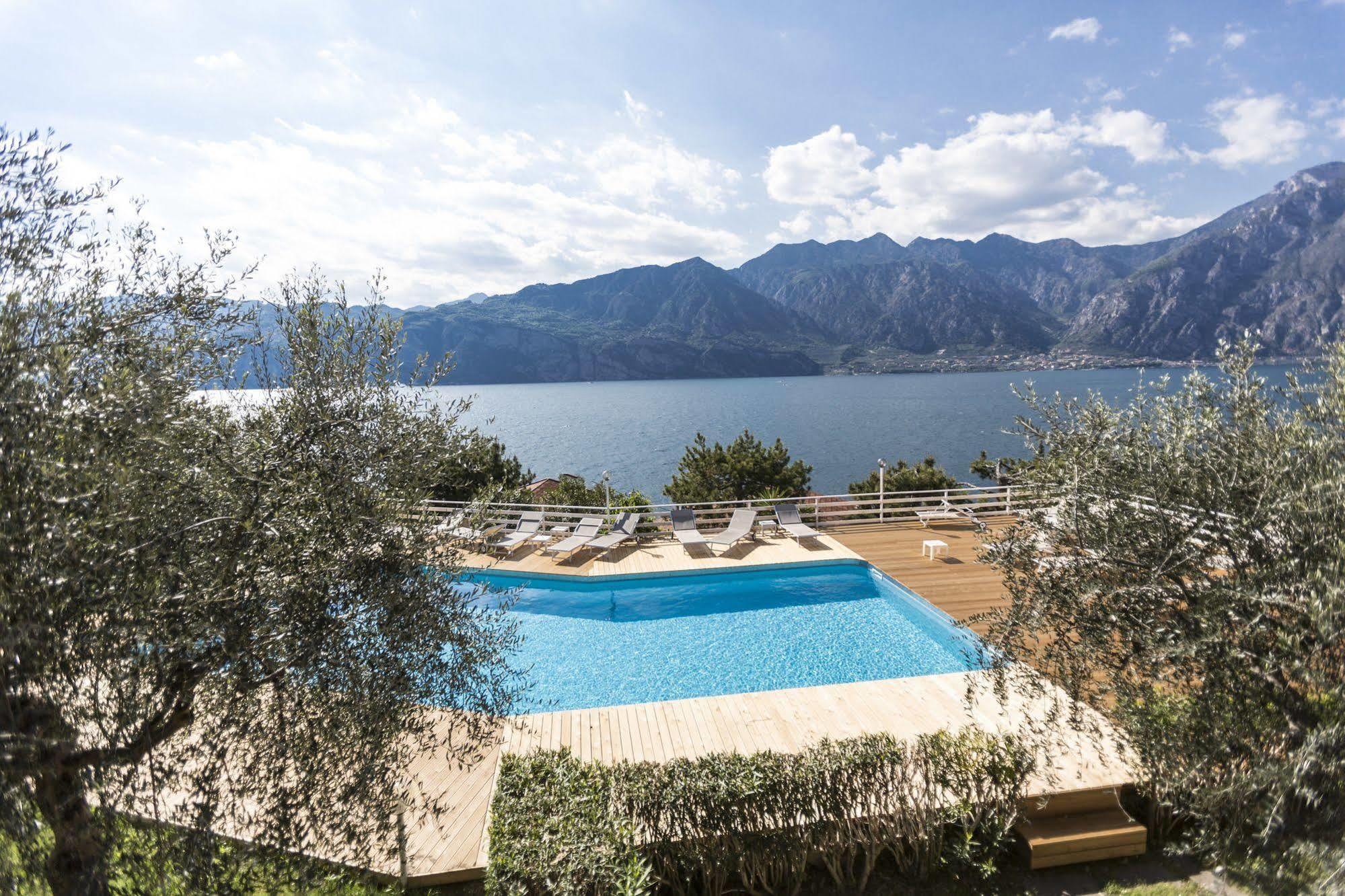 Residence Parco Lago Di Garda Мальчезине Экстерьер фото