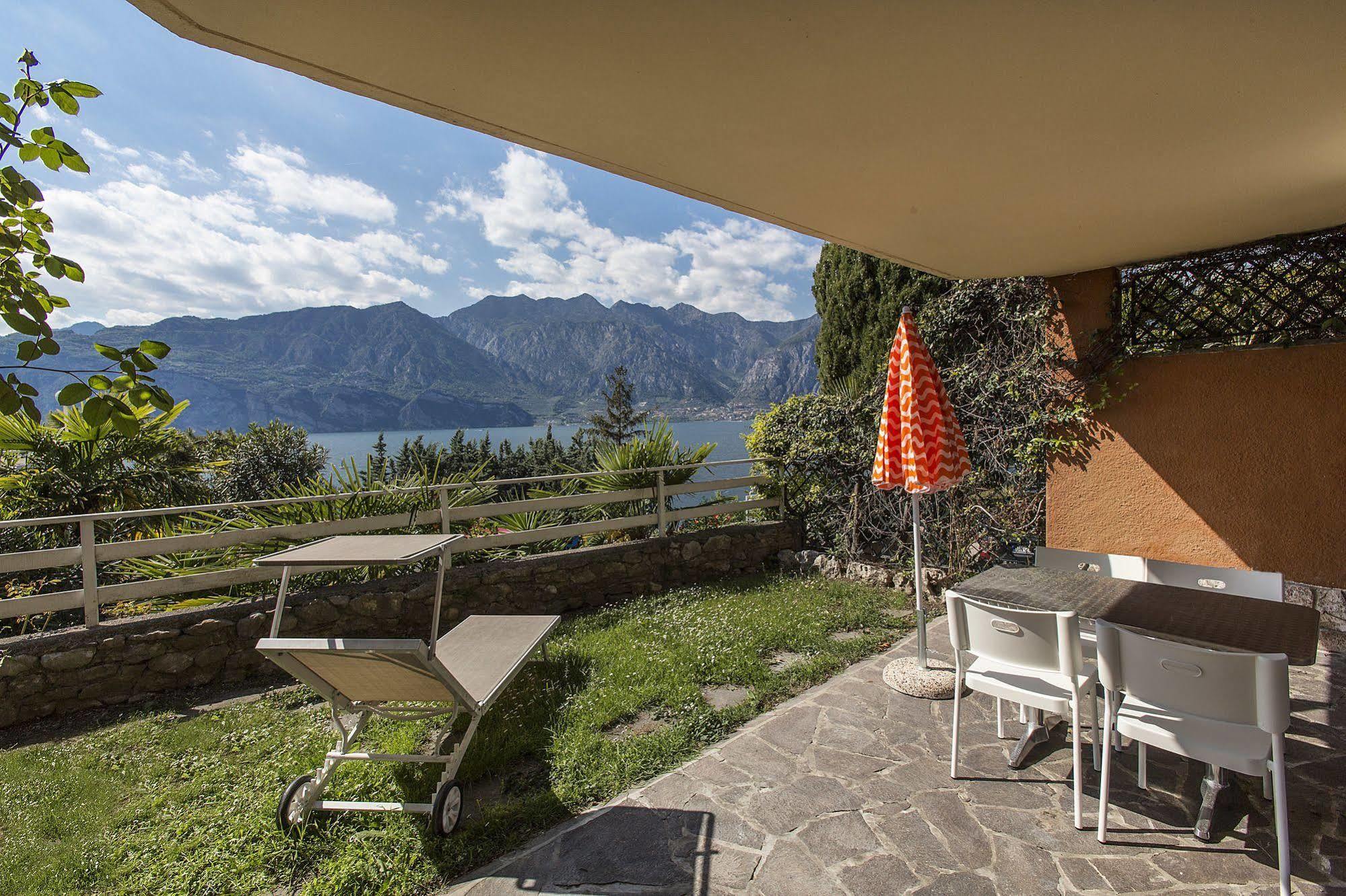 Residence Parco Lago Di Garda Мальчезине Экстерьер фото