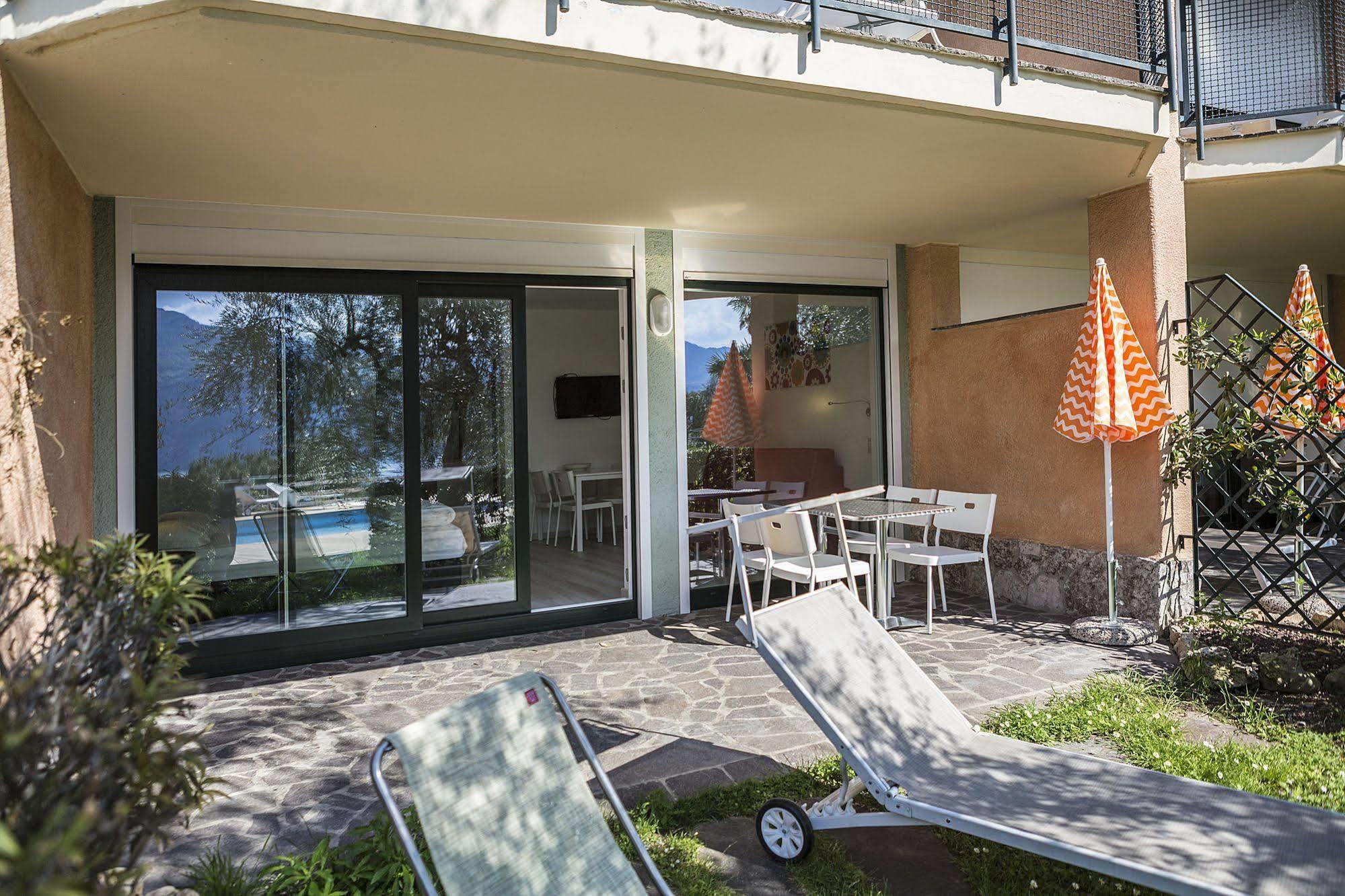 Residence Parco Lago Di Garda Мальчезине Экстерьер фото